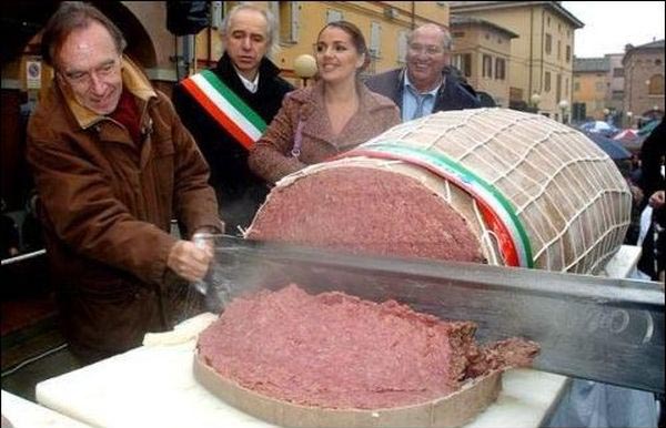 Самый большой студень в мире был сделан в Модене, Италия