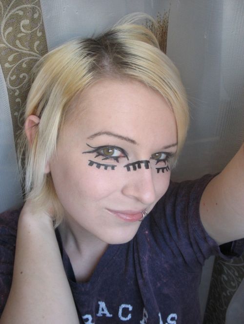  (16 )