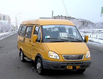 В маршрутку заглядывает мужик