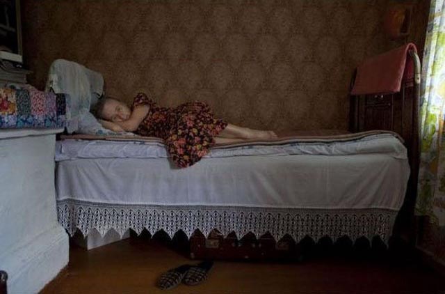 две женщины являются опорой друг для друга